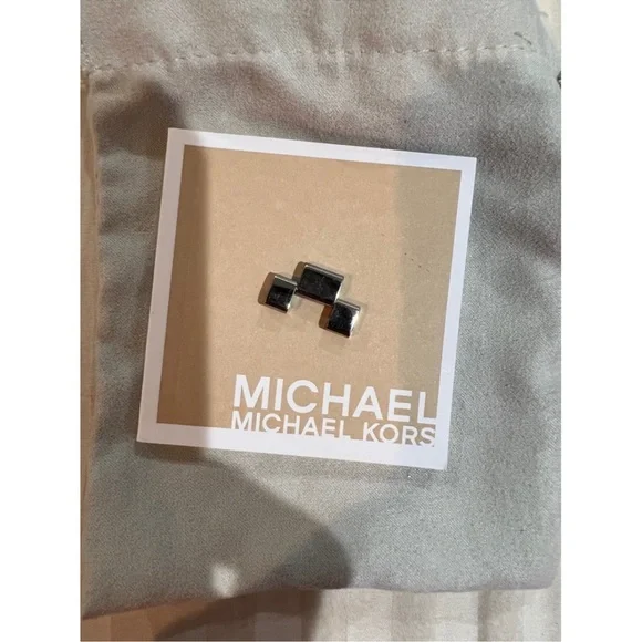 Mk crystal watch new in box.never wore this watch - Picture 8 of 8